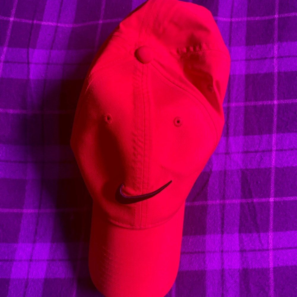 Nike hat never worn